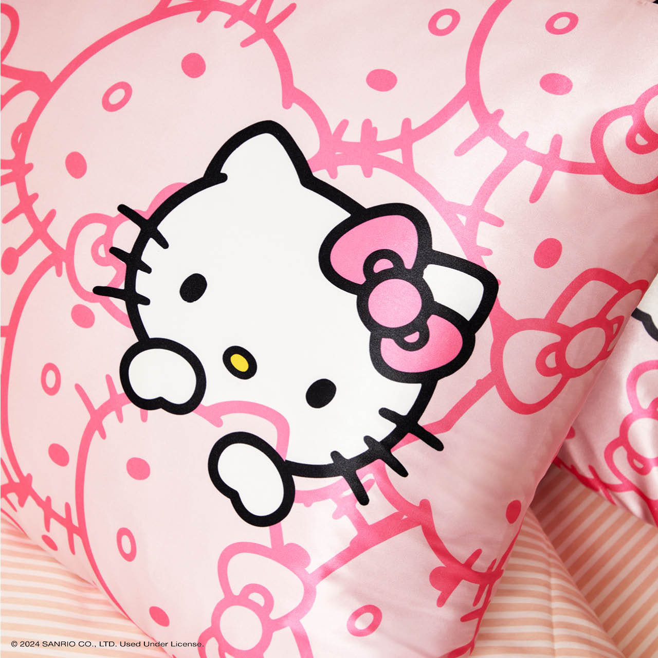 Fronha de Almofada Hello Kitty x Kitsch Satin - Rosa Hello Kitty Faces