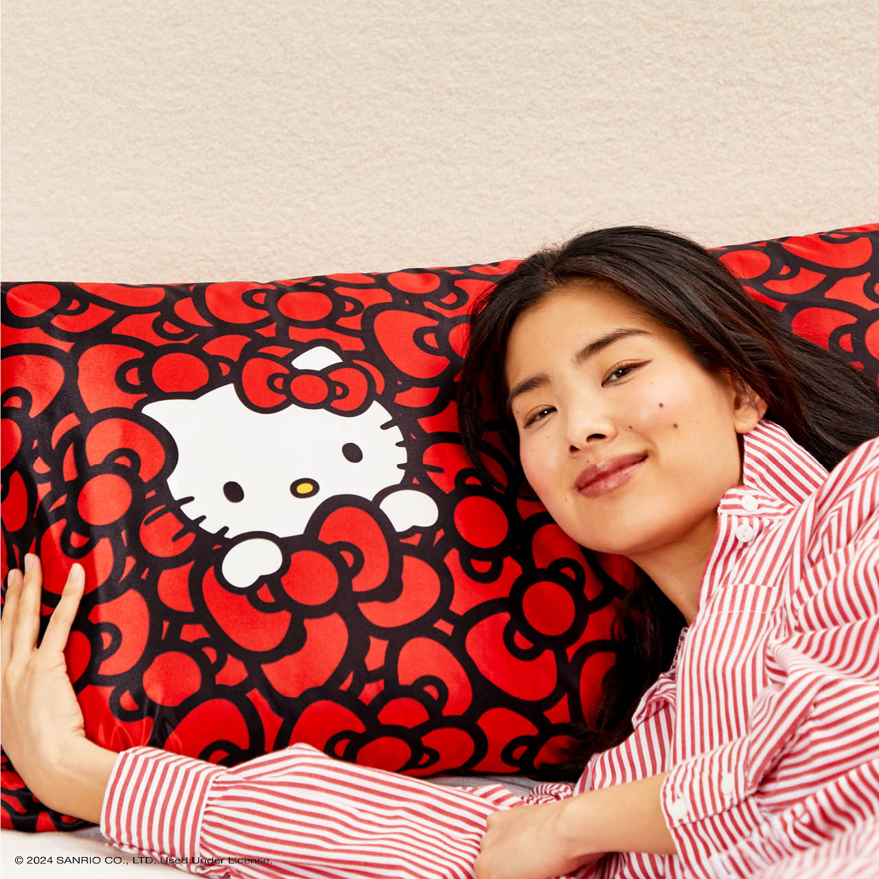 Kitsch x Hello Kitty Satin Pillowcase - Hello Kitty Bathes in a Sea of Bows